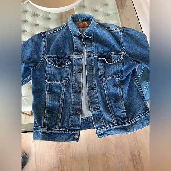 GAP jean jacket - size small would fit a medium - Picture 3 of 3